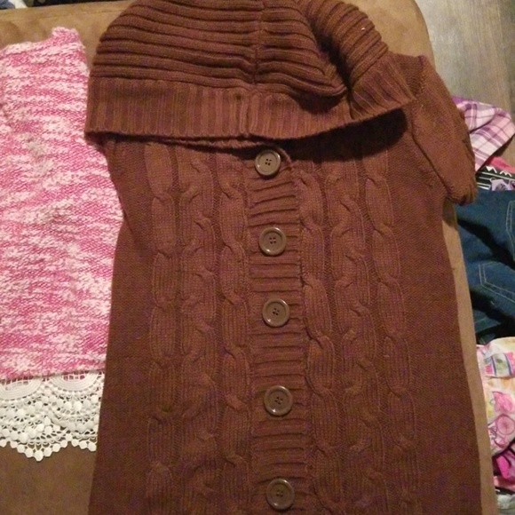 Sweaters - Picture 3 of 7